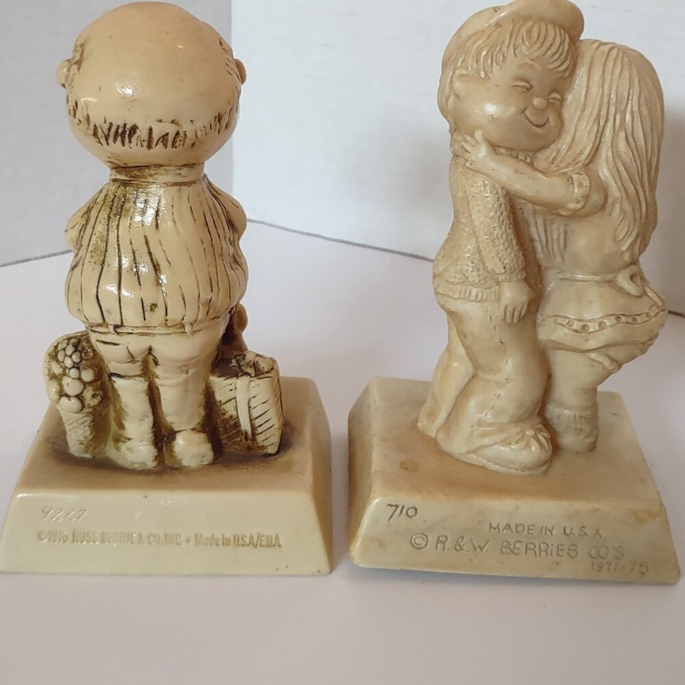 Vintage 70s Set of 2 R&W Berries Loving You 710 Happy Retirement 9227 USA Figure - Picture 4 of 6